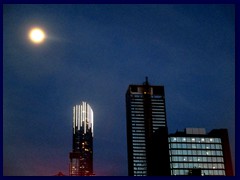 Toronto by night 38 - Fullmoon over Toronto